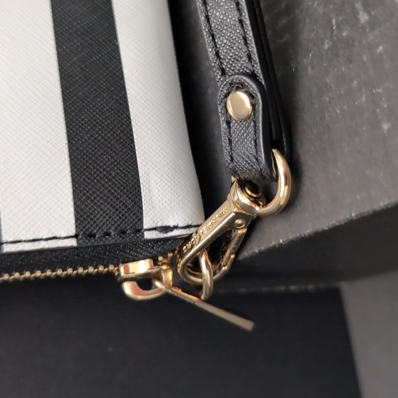 Michael Kors Black/White Striped All-around Zippered Wristlet/Wallet. - Picture 2 of 7